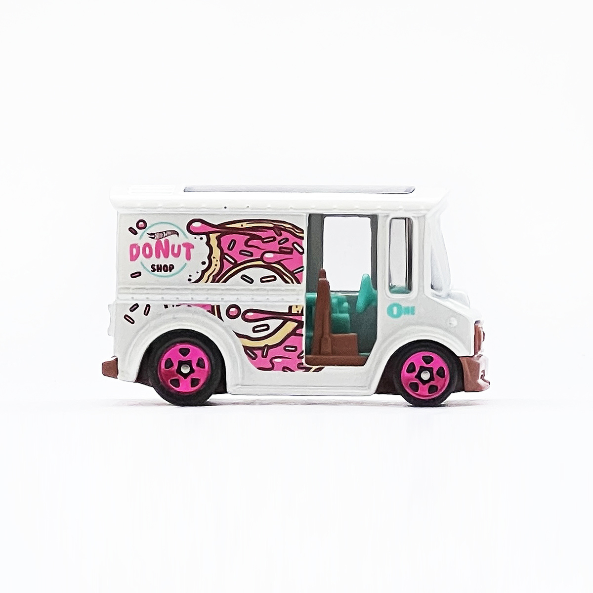 BREAD BOX - 増えすぎたミニカーに愛を捧ぐ