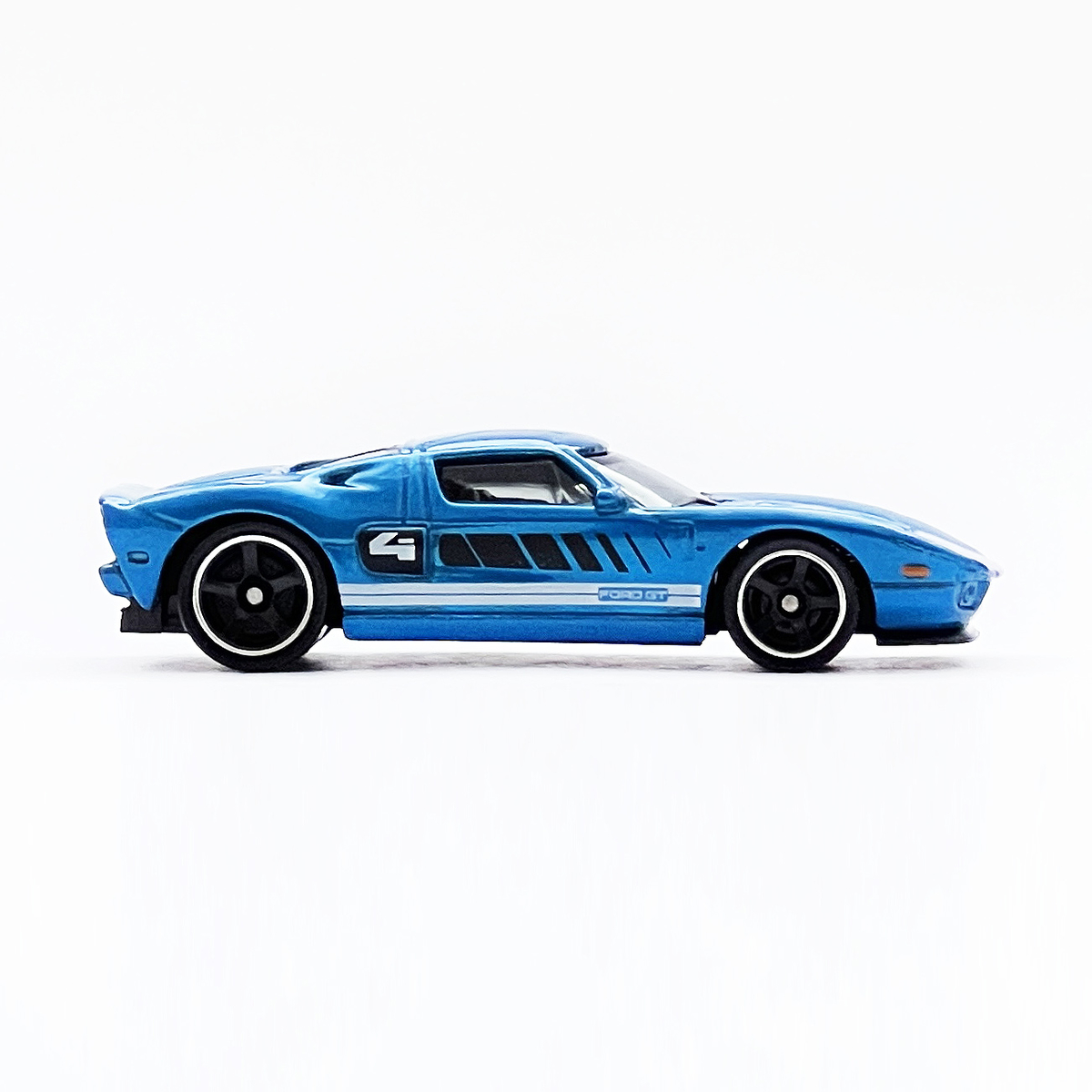 2005 FORD GT - 増えすぎたミニカーに愛を捧ぐ