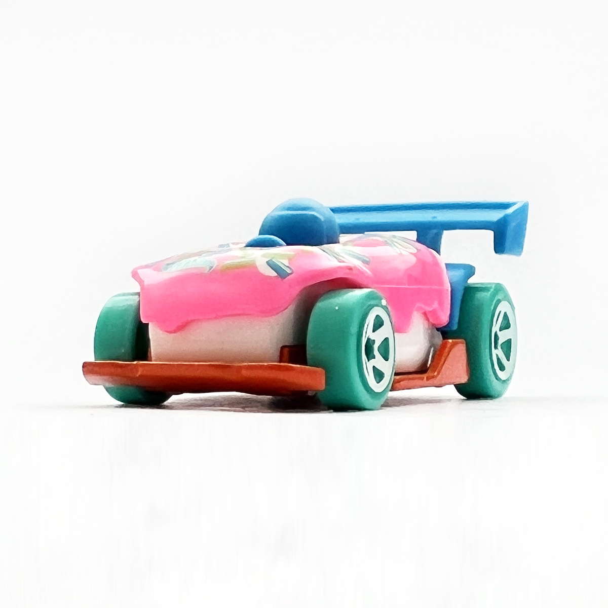 DONUT DRIFTER - 増えすぎたミニカーに愛を捧ぐ