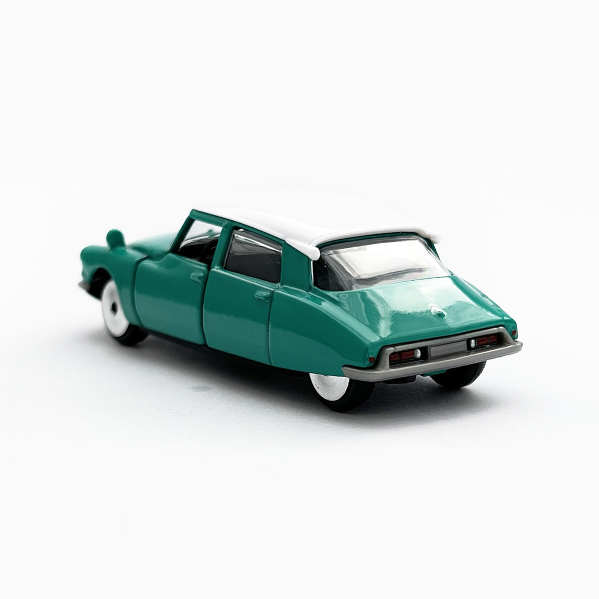 Citroën DS19 - 増えすぎたミニカーに愛を捧ぐ