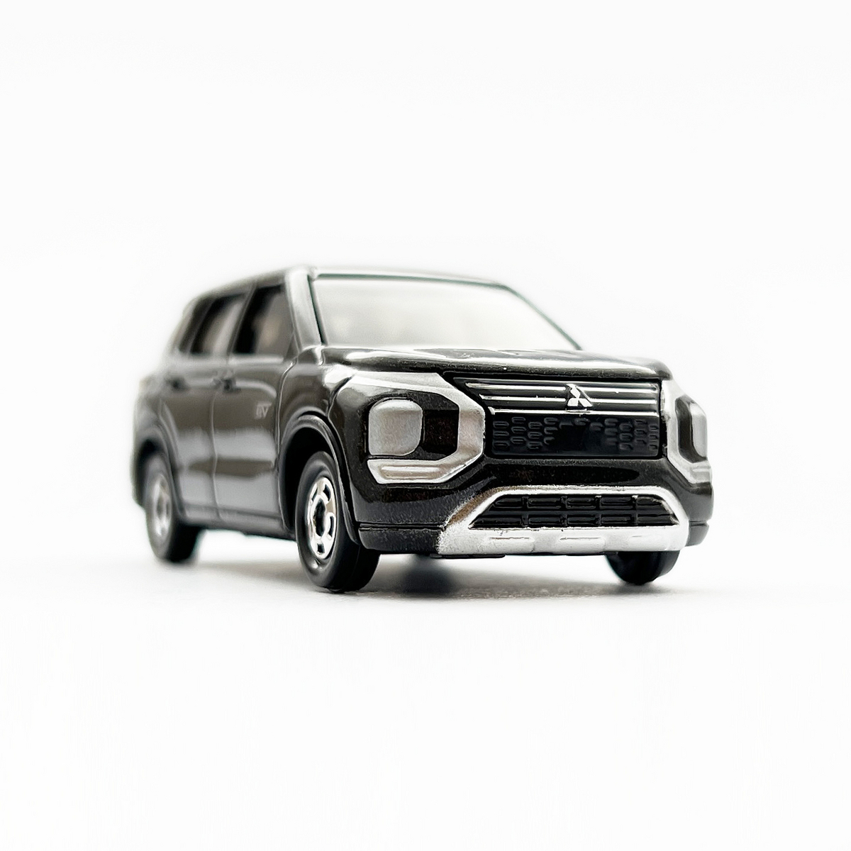 MITSUBISHI OUTLANDER PHEV - 増えすぎたミニカーに愛を捧ぐ