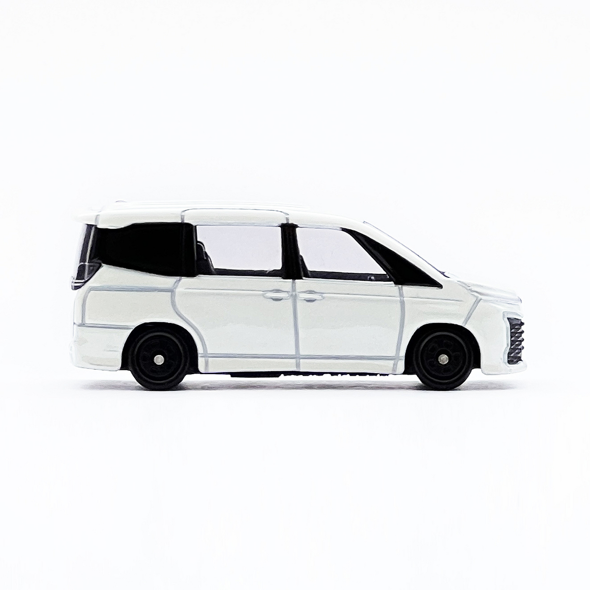 Voxy ホワイトミニカー 未開封 Toyota VOXY - 増えすぎたミニカーに愛
