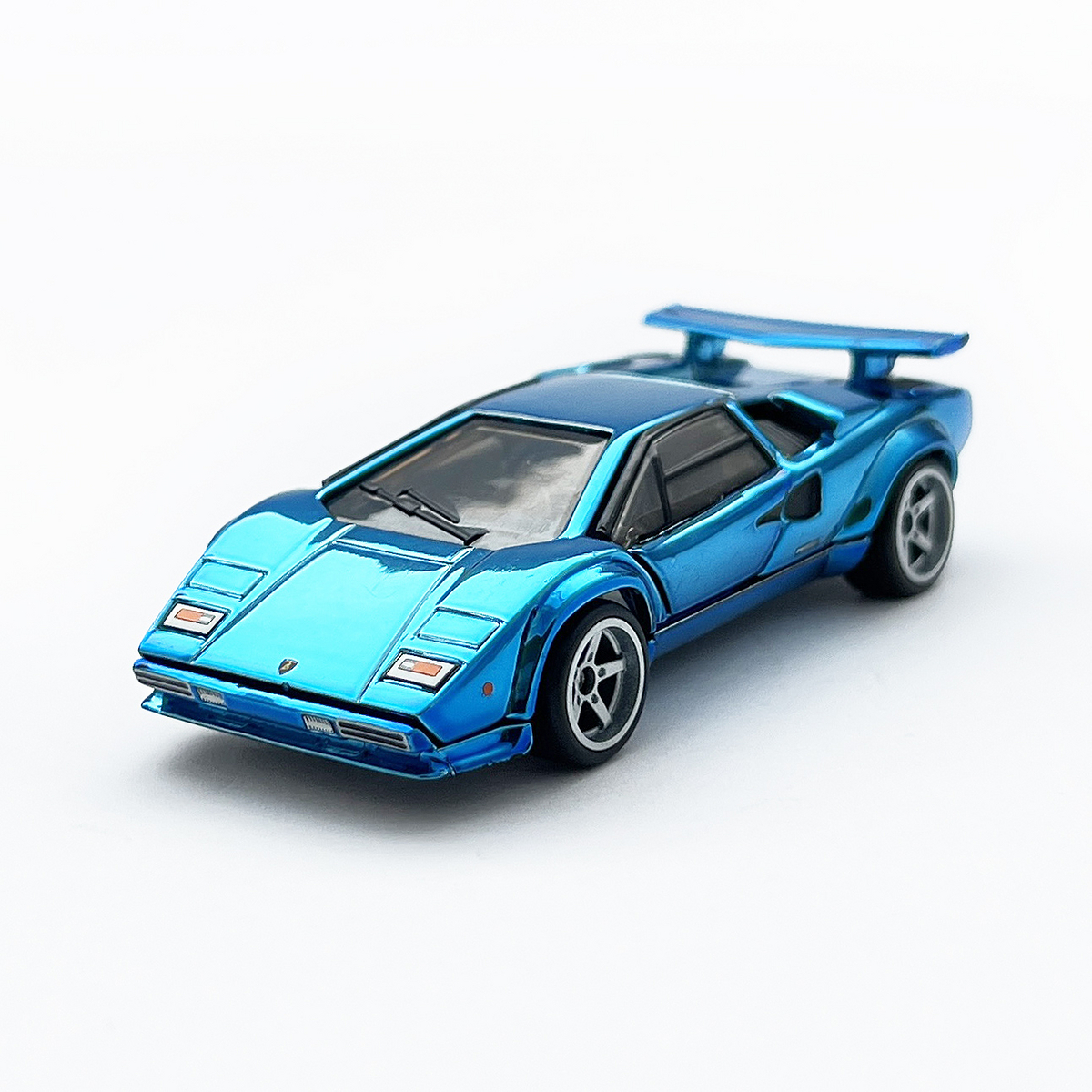 82 LAMBORGHINI COUNTACH LP 500 S - 増えすぎたミニカーに愛を捧ぐ