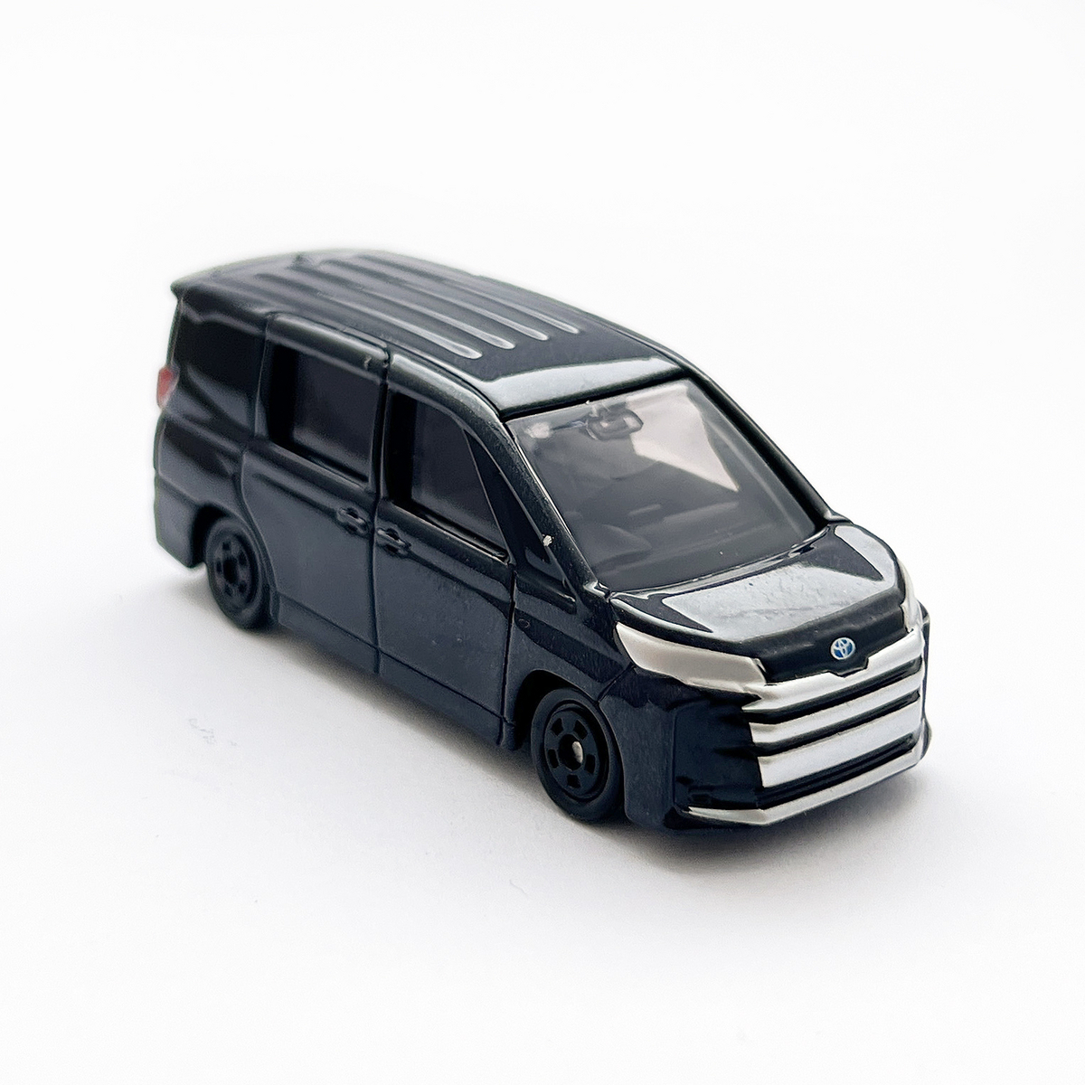 NICK212 NOAHとPRIUSのミニカーセット 新日本プロレス&プロレスリングNOAH 選手用巡業バスミニカー