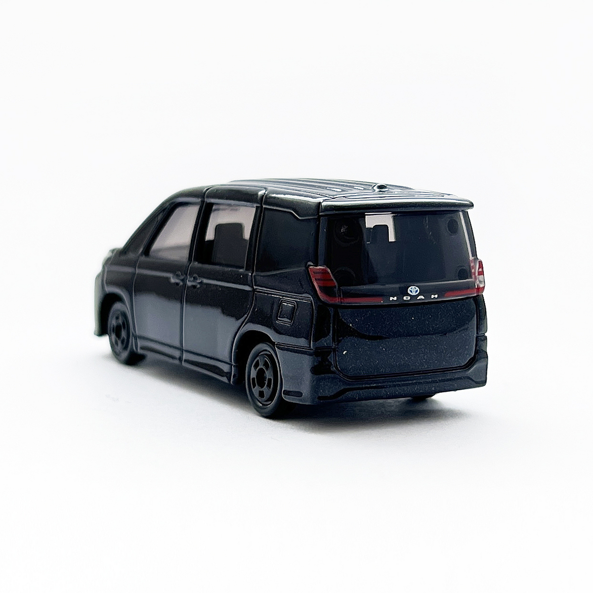 Toyota NOAH - 増えすぎたミニカーに愛を捧ぐ