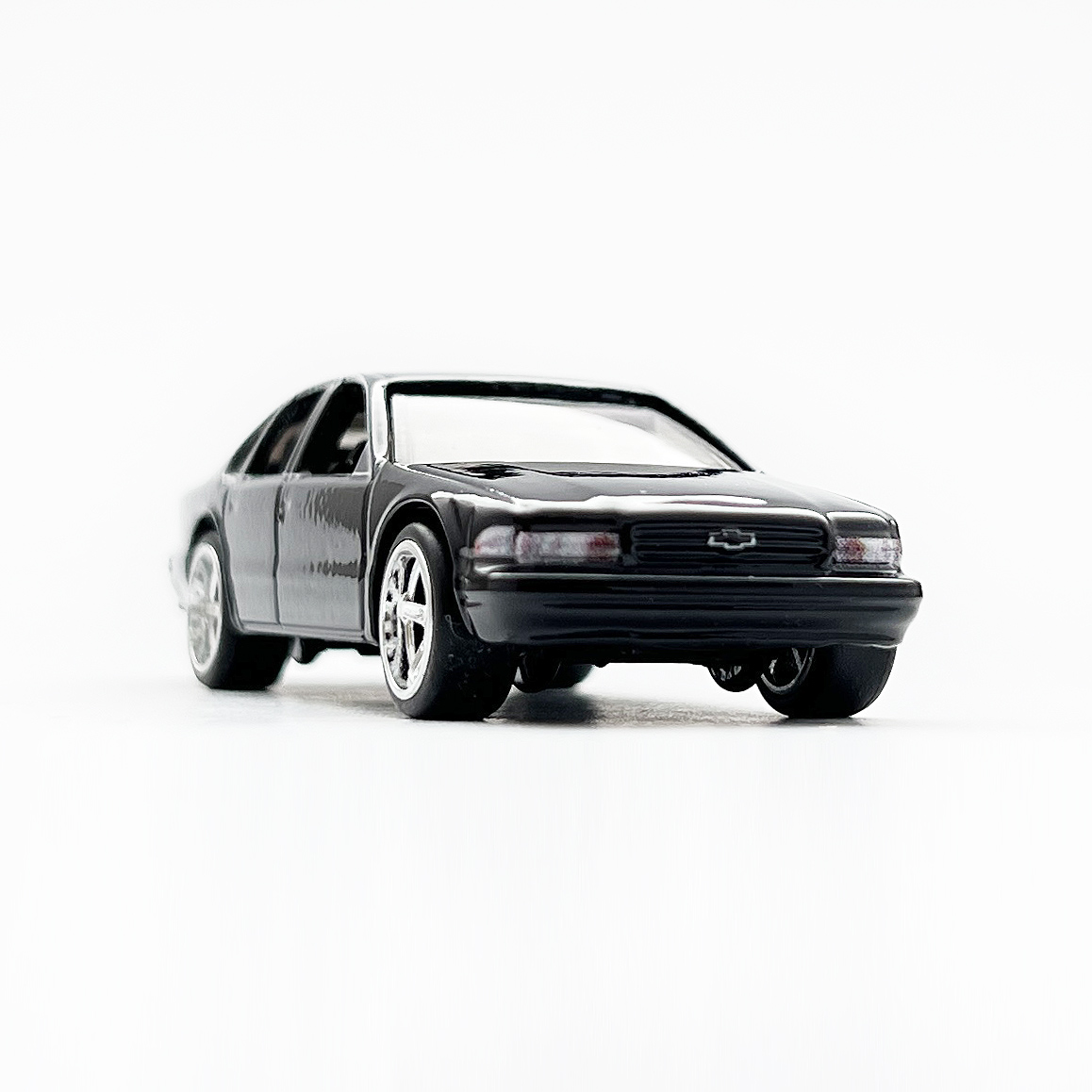 ミニカー 1996 CHEVY INPARA UT Models 1/18 Chevy Impala SS 1996 Black Diecast 21031