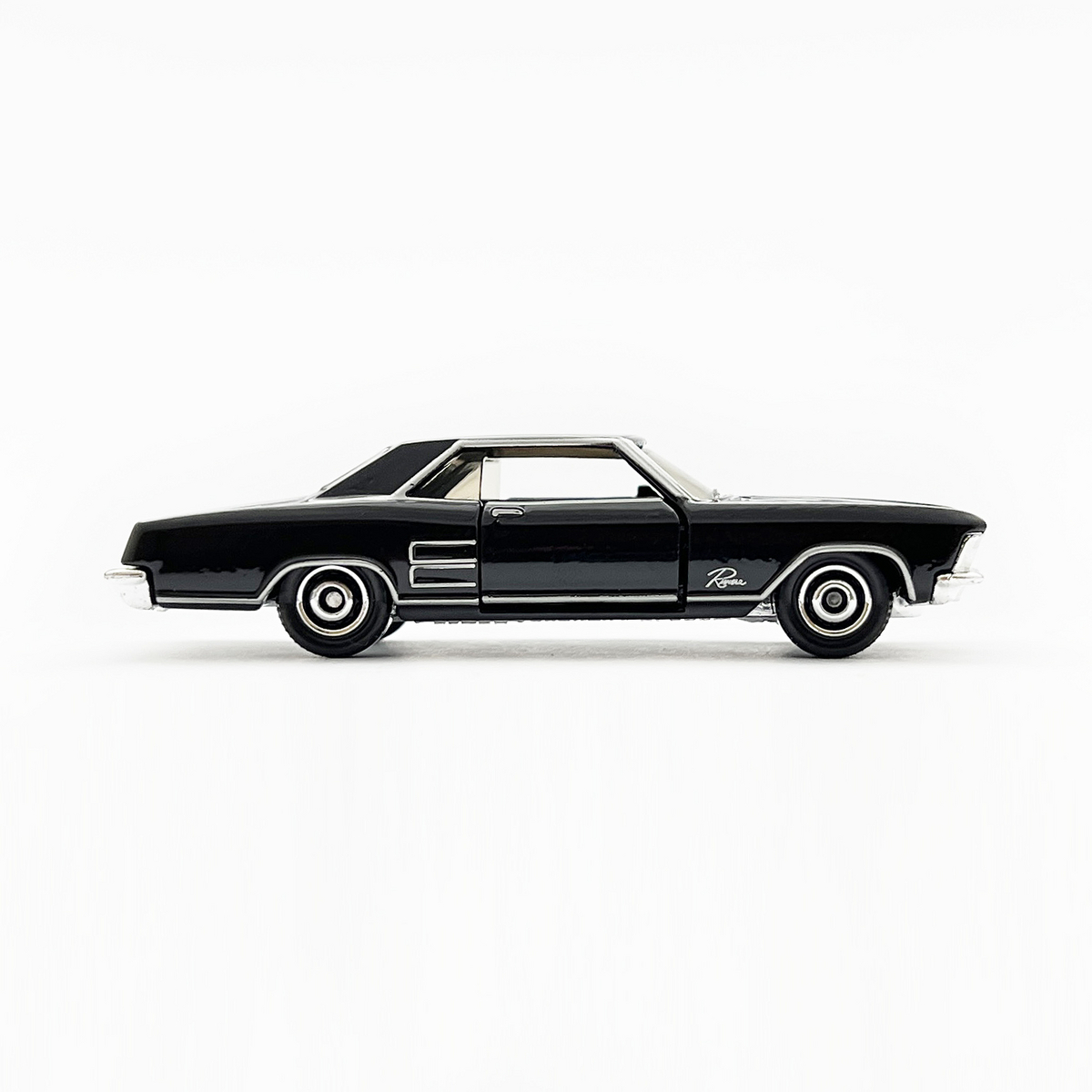 1964 BUICK RIVIERA - 増えすぎたミニカーに愛を捧ぐ