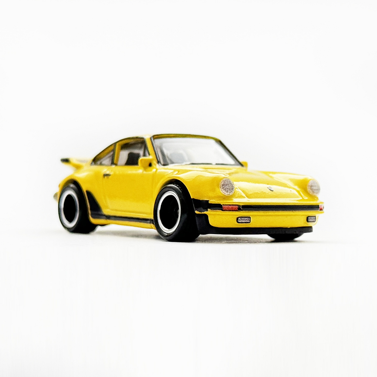 PORSCHE 911 TURBO (930) - 増えすぎたミニカーに愛を捧ぐ