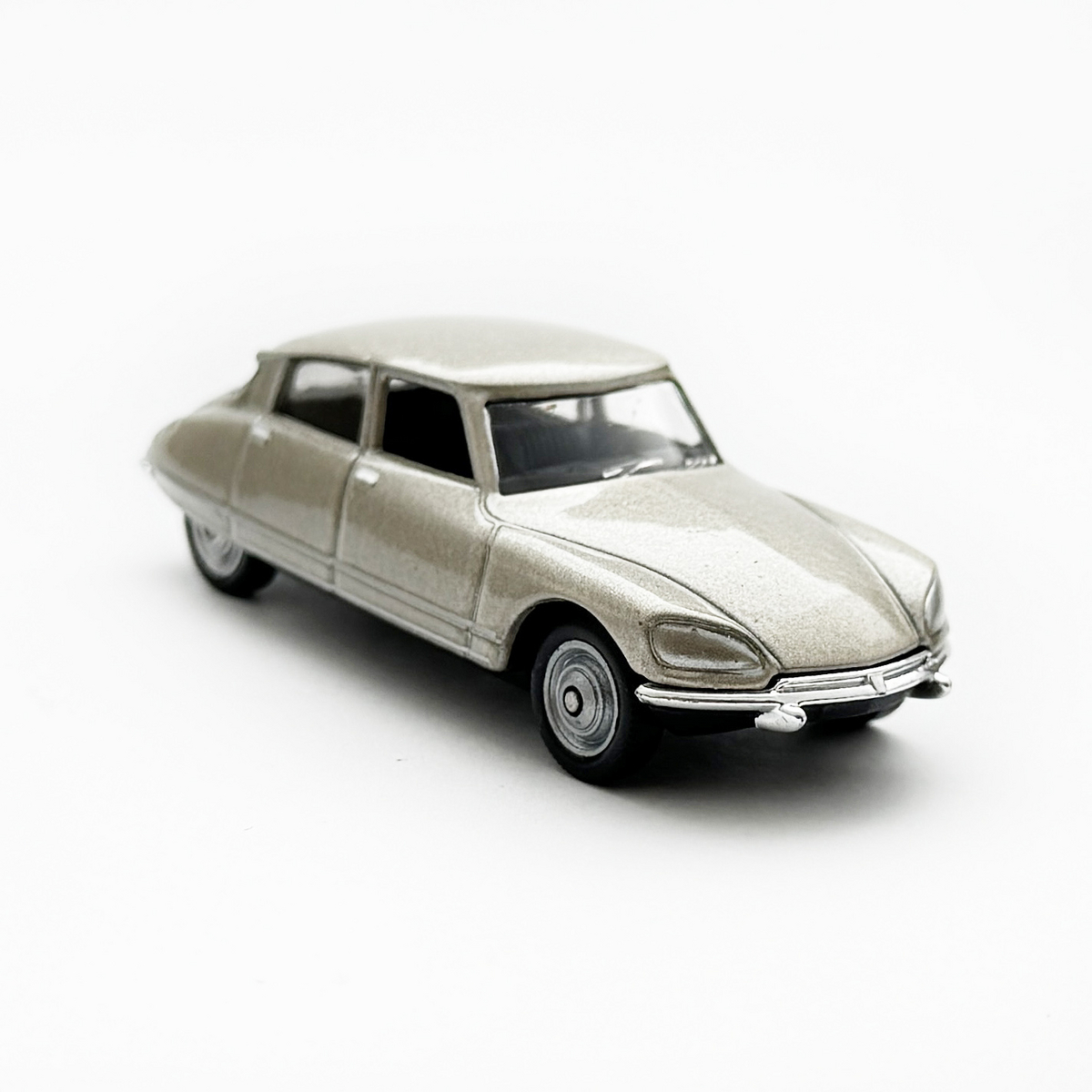 DS 23 1973 - 増えすぎたミニカーに愛を捧ぐ