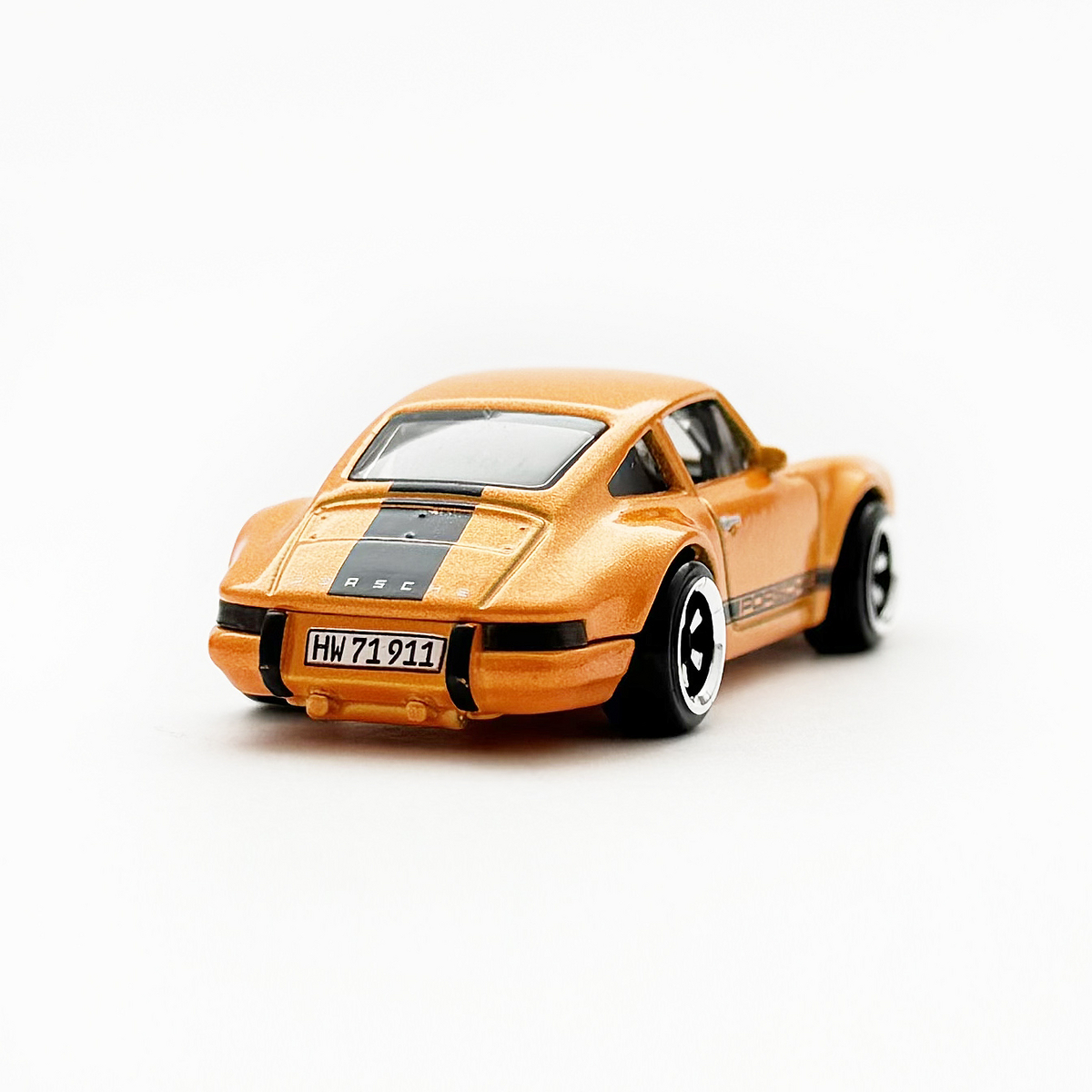 71 PORSCHE 911 - 増えすぎたミニカーに愛を捧ぐ