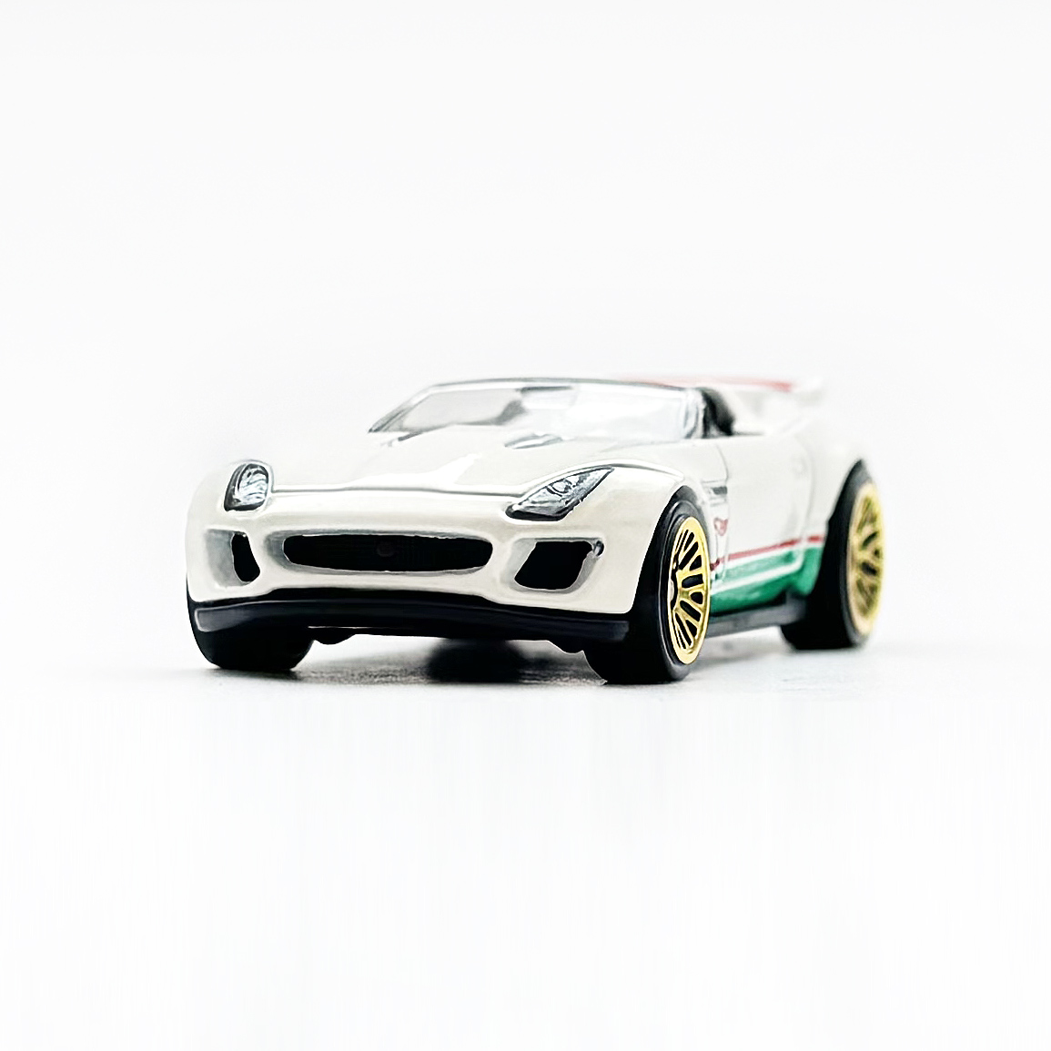 15 JAGUAR F-TYPE PROJECT 7 - 増えすぎたミニカーに愛を捧ぐ