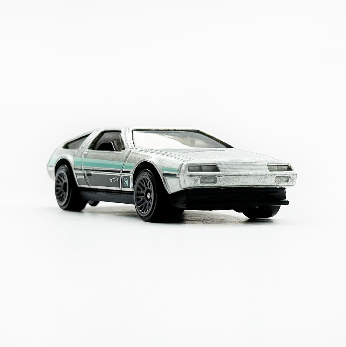DMC DELOREAN - 増えすぎたミニカーに愛を捧ぐ