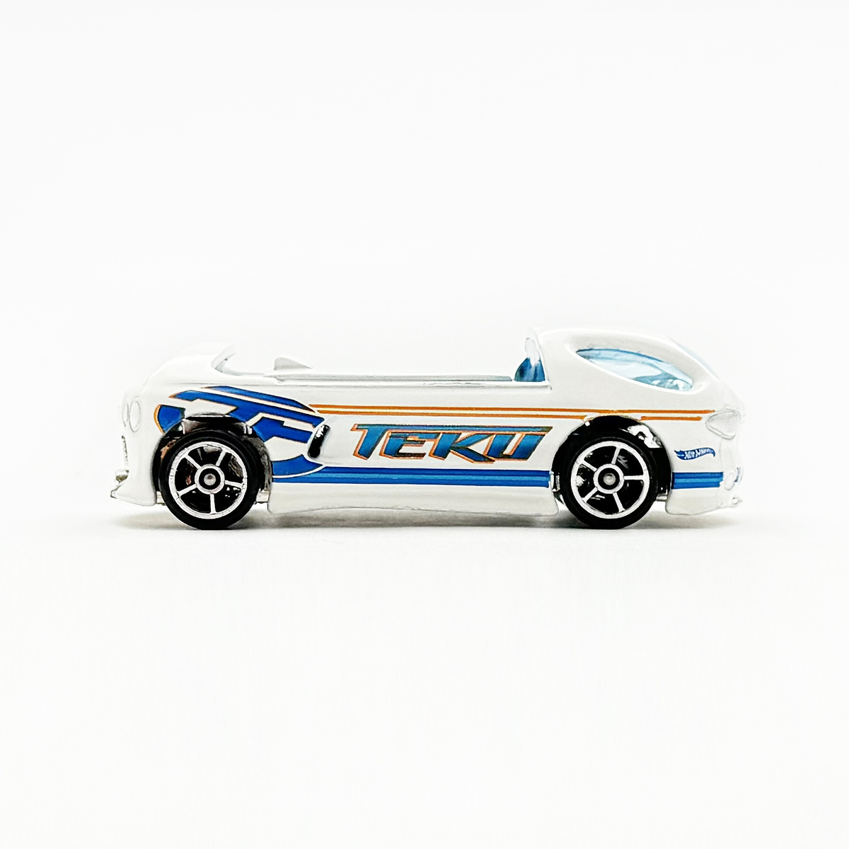 DEORA II - 増えすぎたミニカーに愛を捧ぐ