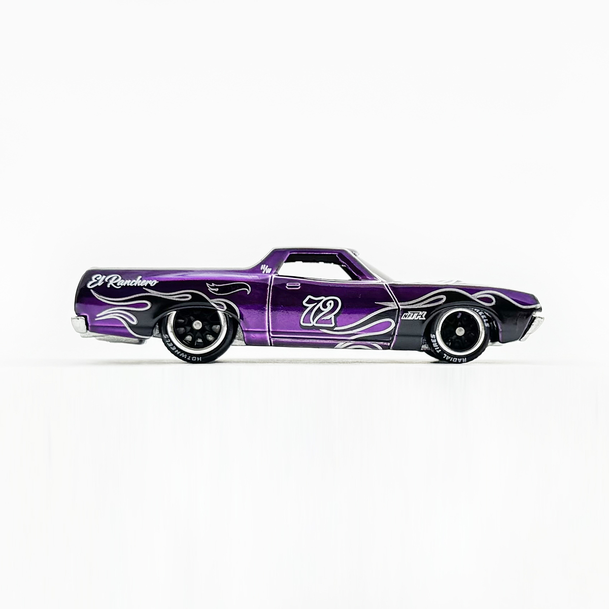 72 FORD RANCHERO - 増えすぎたミニカーに愛を捧ぐ