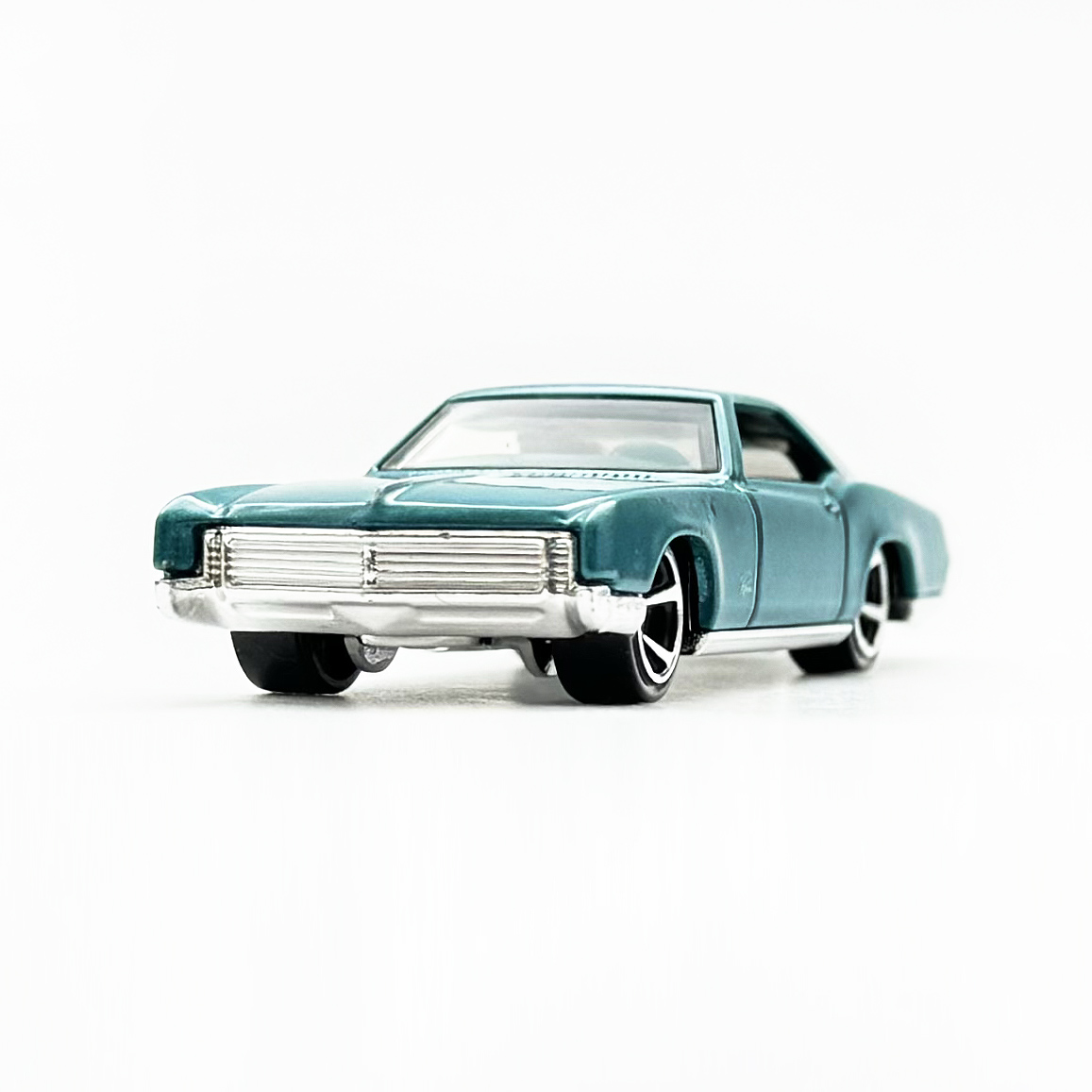 ミニカー Buick Riviera 3RD GEN 1971-1973 BUICK RIVIERA V-8 BOAT TAIL 1/64 DIECAST