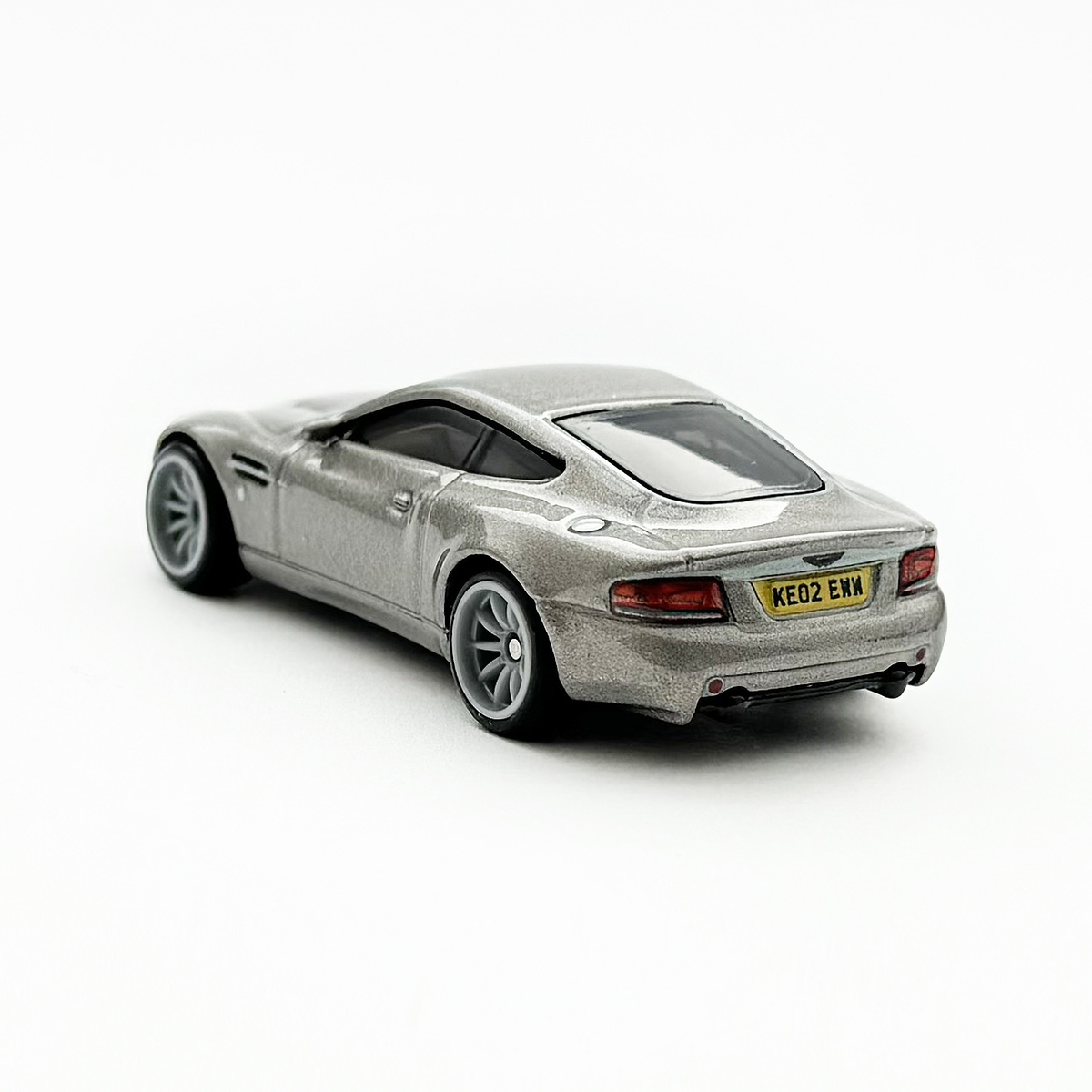 007 ヴァンキッシュ（ vanquish ）1/18 開封品 1/18 開封品 007 ヴァンキッシュ ASTON MARTIN VANQUISHの
