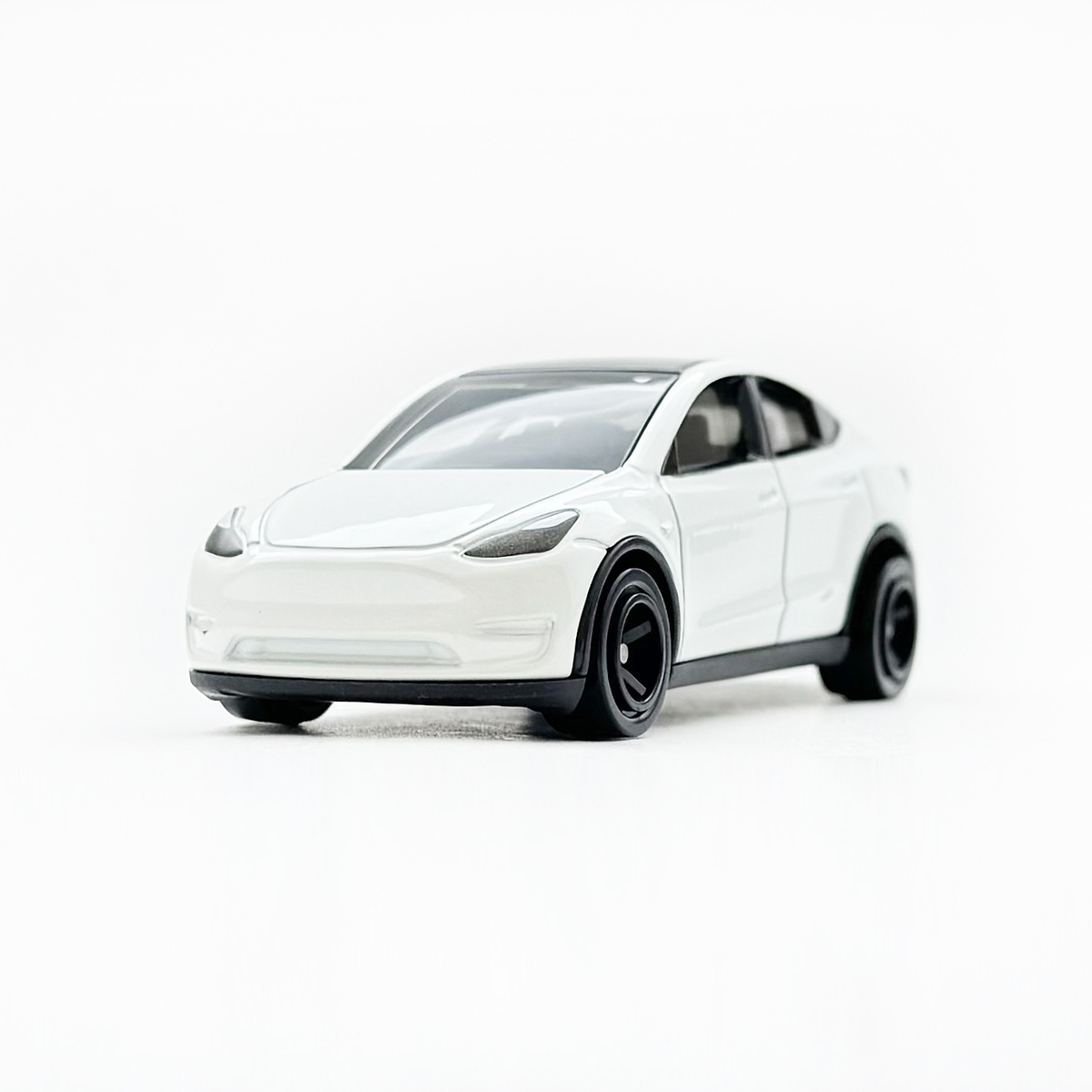 TESLA Model Y - 増えすぎたミニカーに愛を捧ぐ