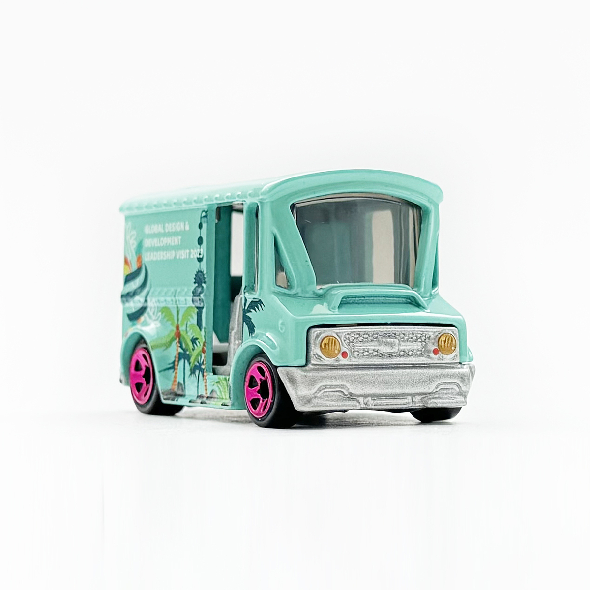 BREAD BOX - 増えすぎたミニカーに愛を捧ぐ