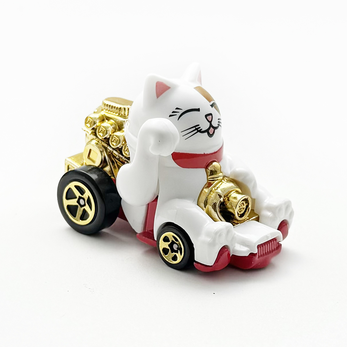 FELINE LUCKY - 増えすぎたミニカーに愛を捧ぐ