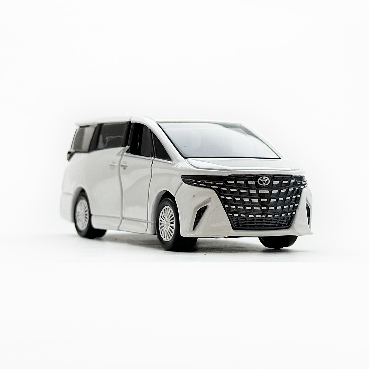 Toyota ALPHARD - 増えすぎたミニカーに愛を捧ぐ