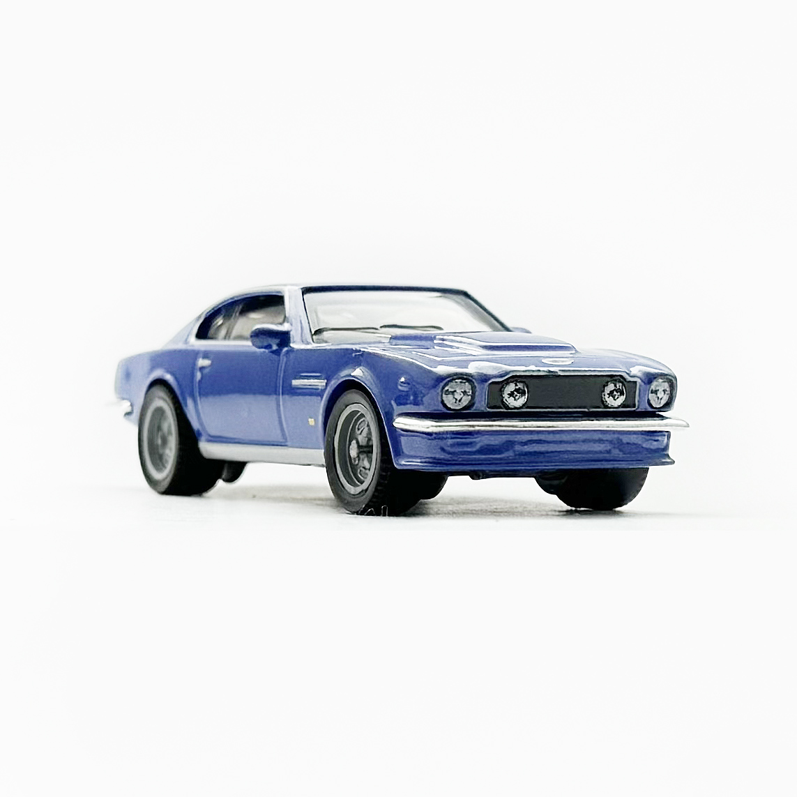 1977 ASTON MARTIN V8 VANTAGE - 増えすぎたミニカーに愛を捧ぐ