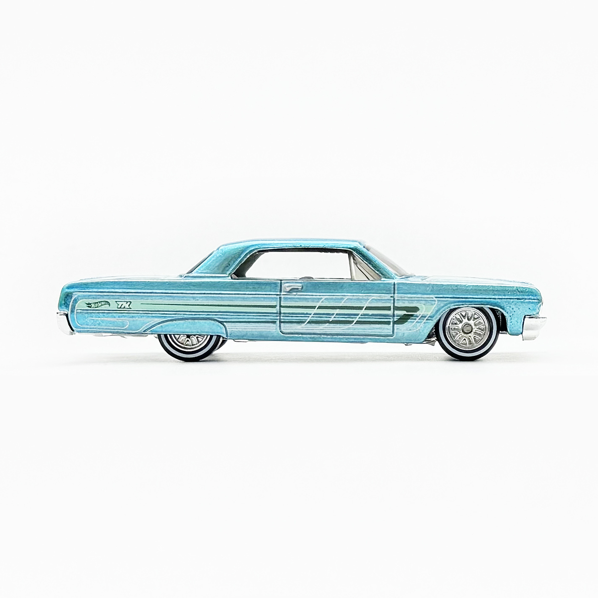 64 IMPALA - 増えすぎたミニカーに愛を捧ぐ
