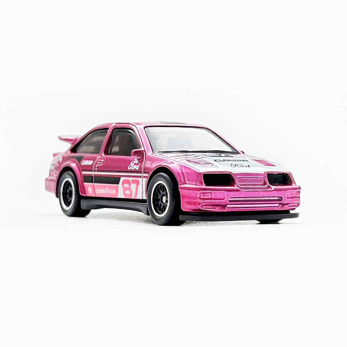 87 FORD SIERRA COSWORTH - 増えすぎたミニカーに愛を捧ぐ