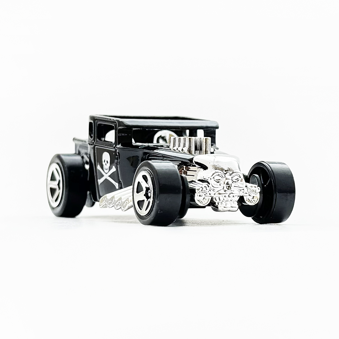 BONE SHAKER - 増えすぎたミニカーに愛を捧ぐ