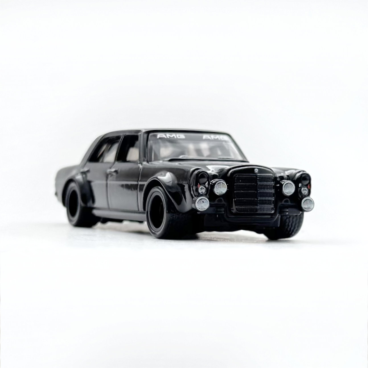 MERCEDES-BENZ 300 SEL 6.8 AMG - 増えすぎたミニカーに愛を捧ぐ