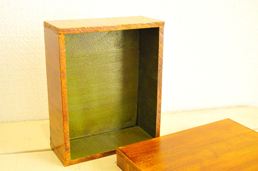 中のいろは抹茶色のDIY箱