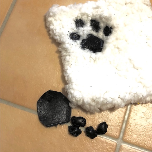 本革で犬の肉球作ってみた