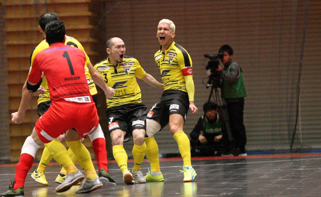 ゴレイロが反応できない 最強シュート サッカー部で活躍出来ず引退した人が フットサルで活躍する為のパスを学ぶ