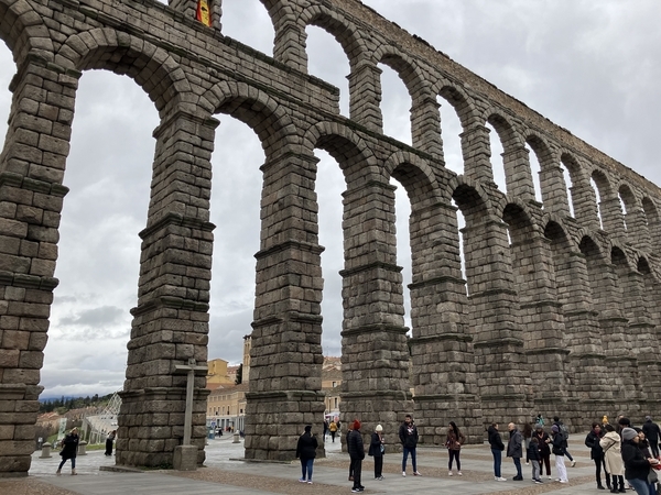 立体絵画の「ローマ帝国の水道橋遺跡」 世界遺産】ポン・デュ・ガールとは？古代ローマの水道橋をご紹介