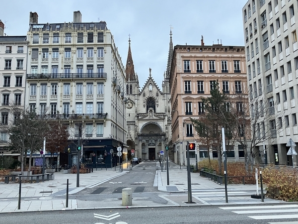 西暦1200年頃フランス(リヨン地方)で染技術に使用された〝版木〟 西暦1200年頃フランス(リヨン地方)で染技術に使用された〝版木