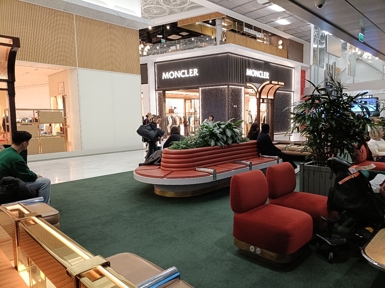 NH216便ビジネスクラスでシャルルドゴール国際空港から羽田空港に帰国