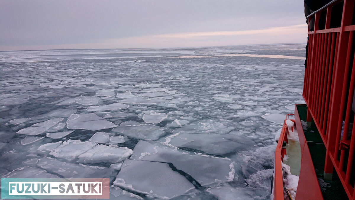 2023年2月の流氷の様子。（ガリンコ号Ⅲ　IMERU乗船にて）外で見ていると、氷を砕く音が船体からも響いてくる。