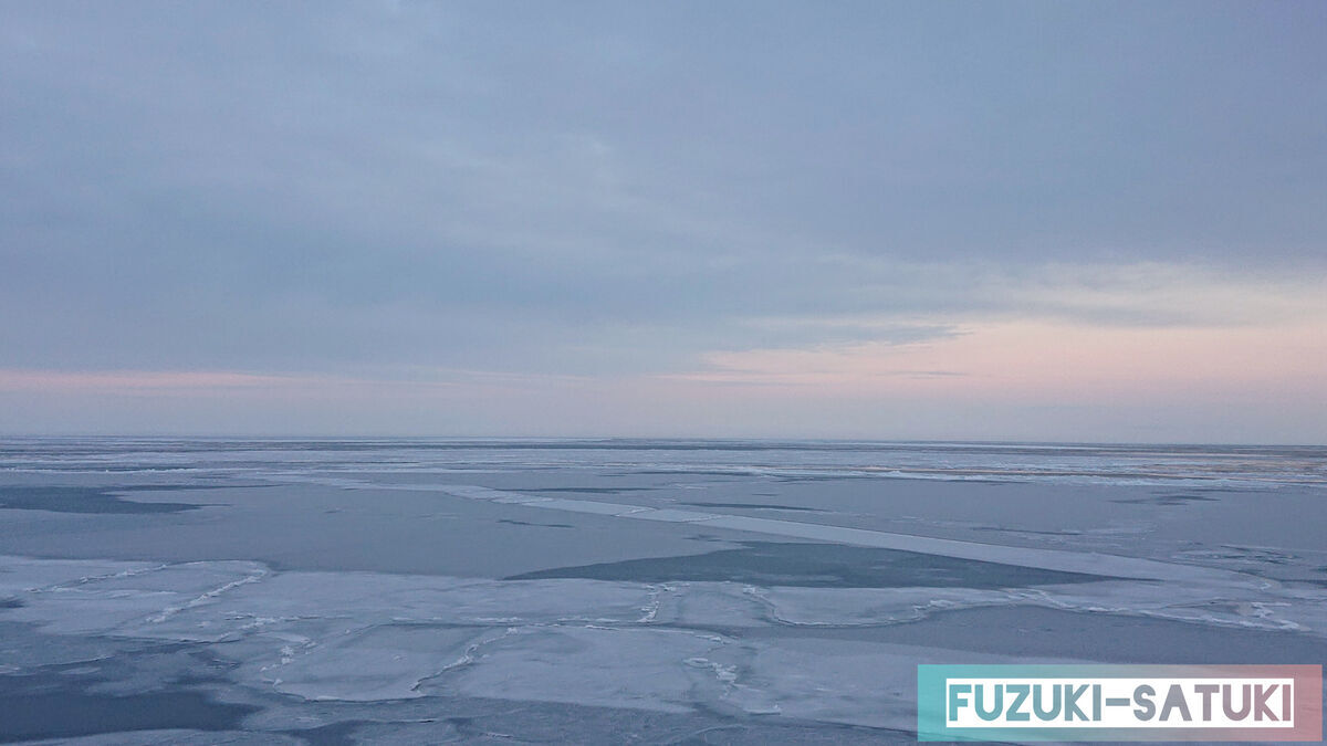 2023年2月の流氷の様子。（ガリンコ号Ⅲ　IMERU乗船にて）17時頃、船が停止し帰港を始めるところ。