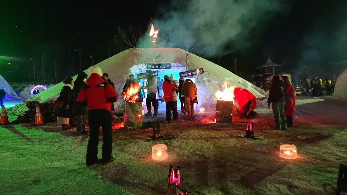 陸別町にある、しばれフェスティバルにて。かまくらのＢＡＲ外観。