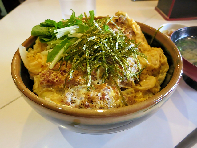 小田原のどんぶり専門店 丼万次郎 の 猪カツ丼 フミコフミオの夫婦前菜第33回 ぐるなび みんなのごはん