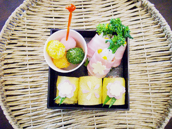 おにぎり持ってお花見に行こう 春らしいアイディアおにぎり ぐるなび みんなのごはん