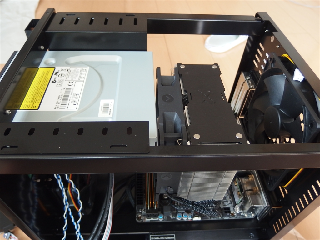 Abee アビー/PCケース/smart ES01 SME-ES01/51693426/Bランク/84【中古】 ASCII.jp：「アビー」約4年振りのアルミ製PCケースがデビュー