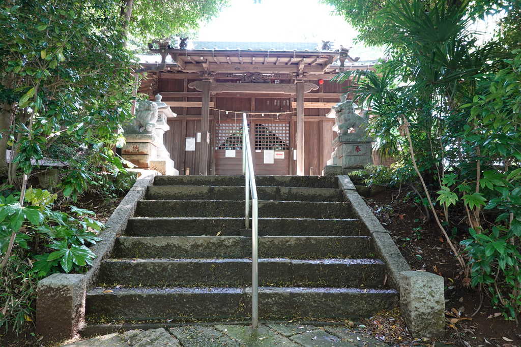 上矢切神明神社参道・拝殿