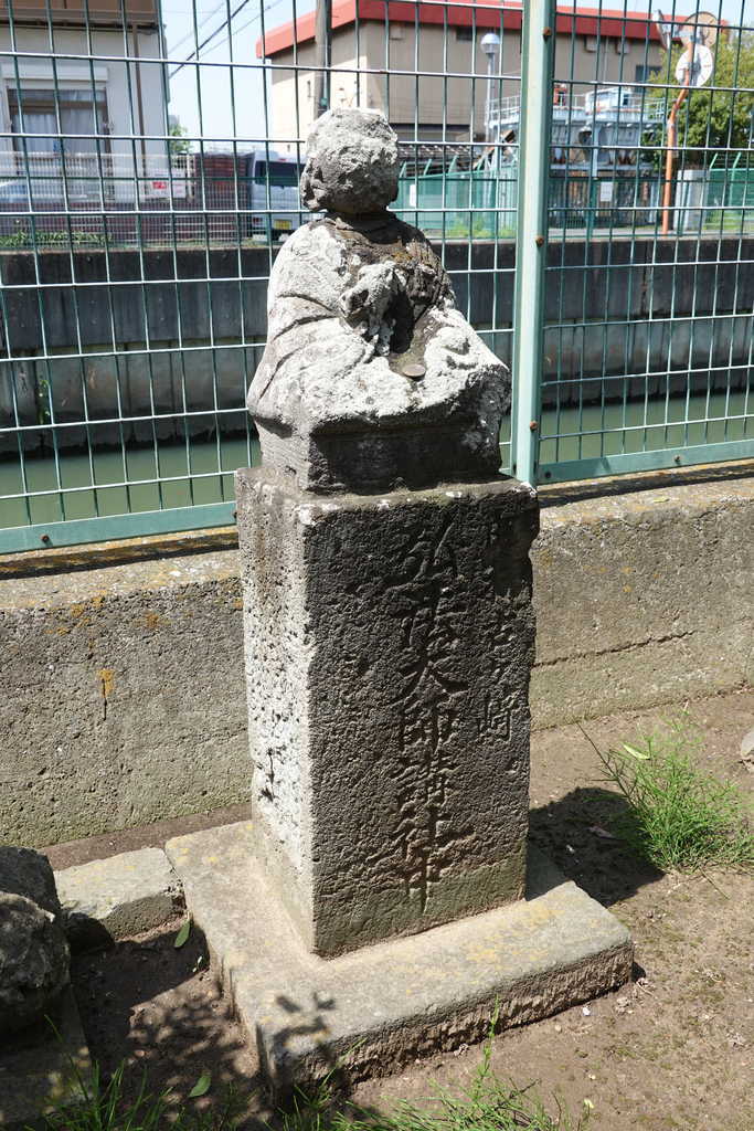 小僧弁天の大師像