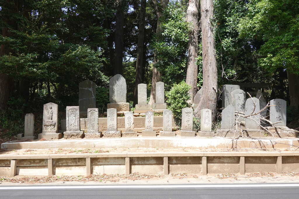 小倉鳥見神社庚申塔群