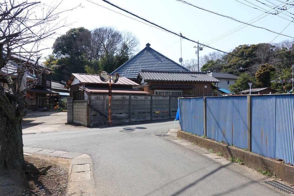 横戸町明星寺南の丁字路