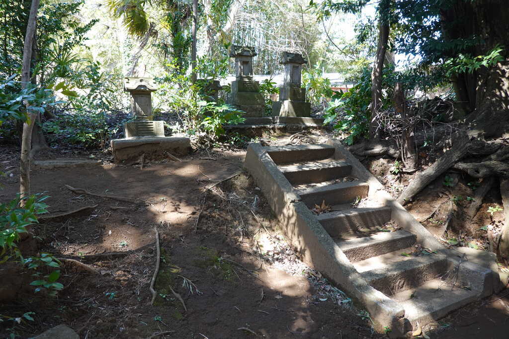 横戸町神明神社西側境内社