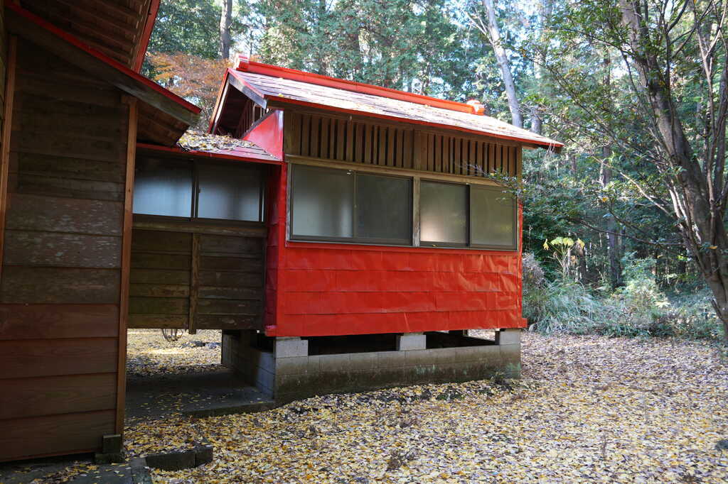 十倉実の口十倉神社本殿右側