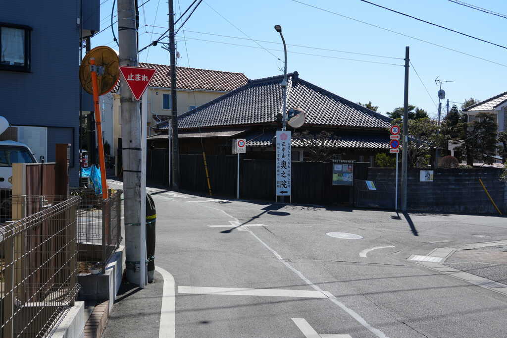 若宮奥之院西の十字路北から