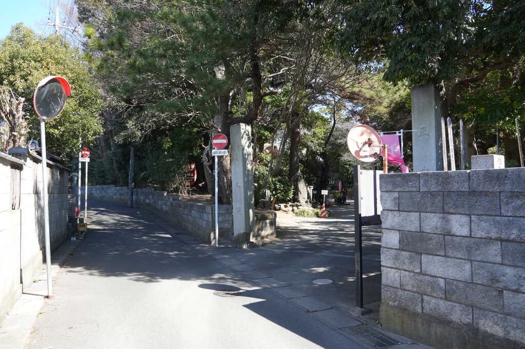 若宮奥之院西側入口前