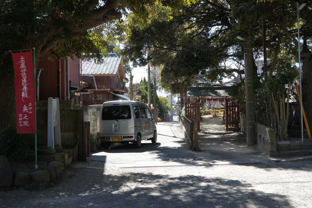 若宮奥之院南側入口と常修堂参道